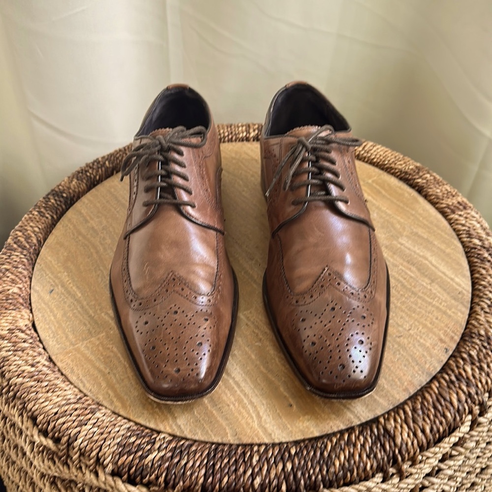Wing tip by Gordon Rush. Size 12 (fits like an 11.5). Taupe/Grayish-brown.